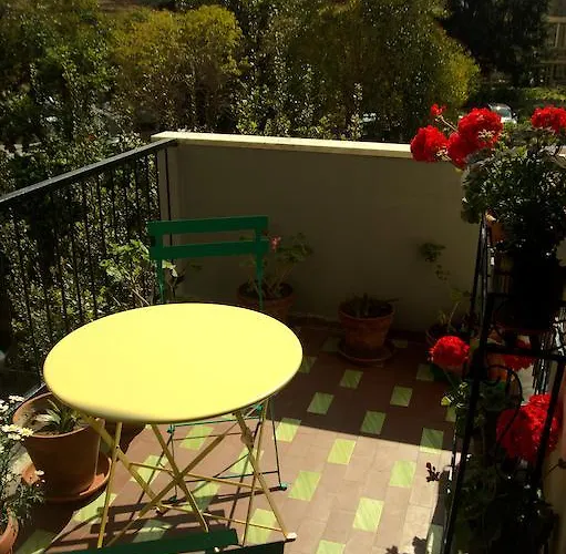 Alojamento de Acomodação e Pequeno-almoço Bibliotechina Nápoles